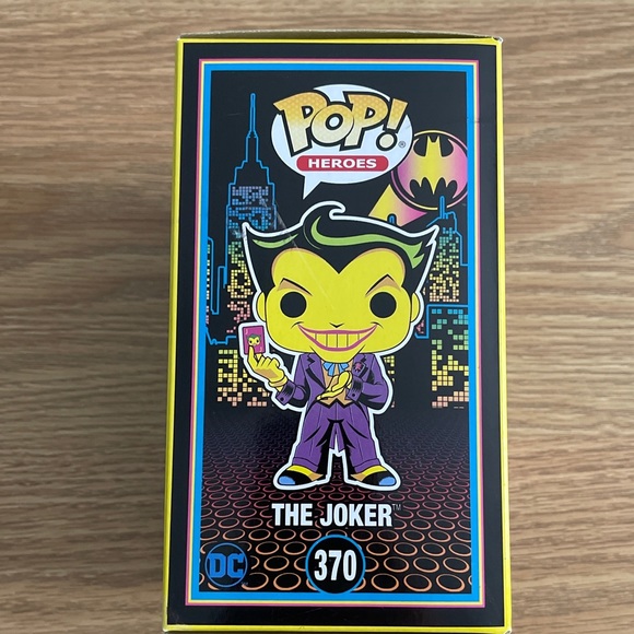 The Joker Glow in the Dark #370 - Picture 2 of 7